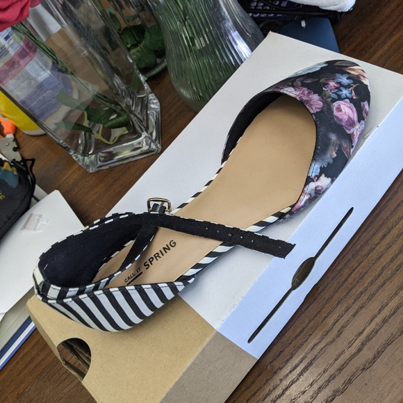 Flat shoes - Picture 2 of 3